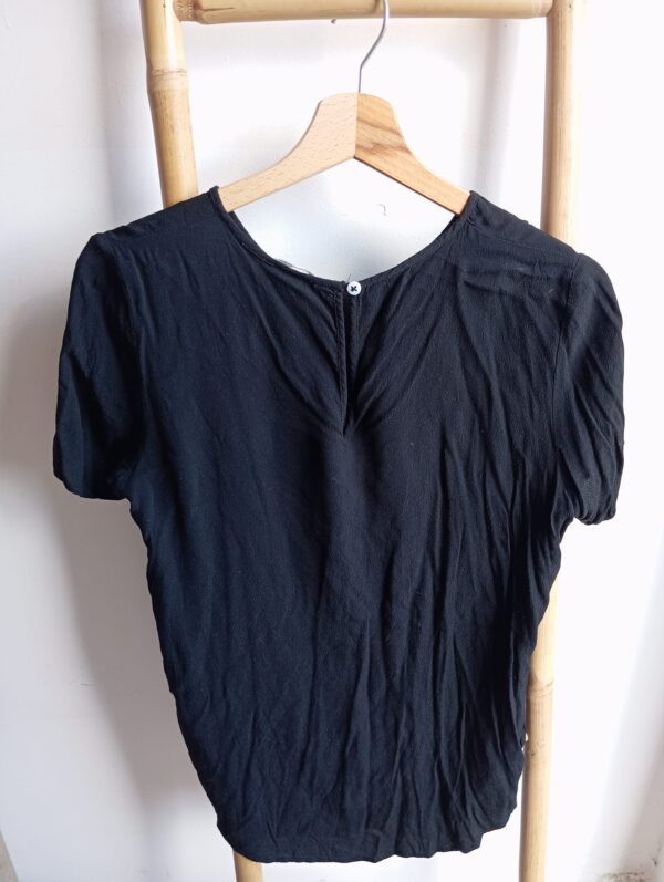 ⁦חולצה קצרה H&M⁩ – תמונה ⁦3⁩