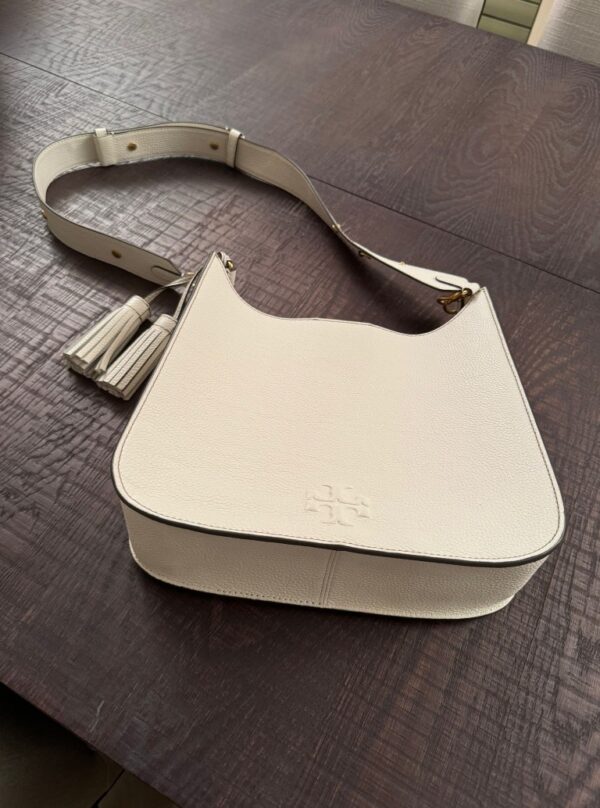 ⁦תיק צד Tory Burch Thea Shoulder Bag New Ivory⁩ – תמונה ⁦6⁩
