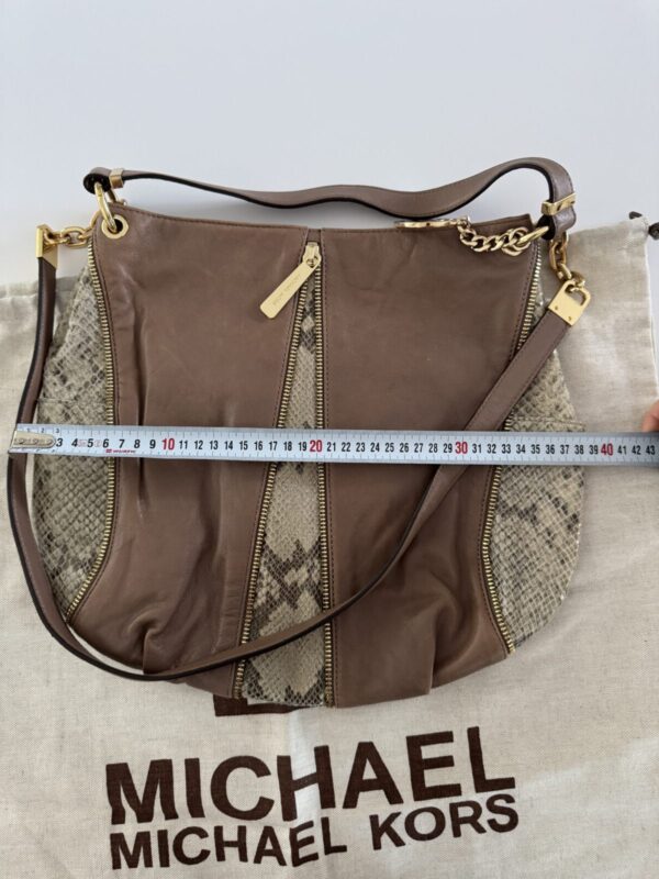 ⁦תיק כתף Michael Kors Sand Python Leather Shoulder Bag⁩ – תמונה ⁦2⁩