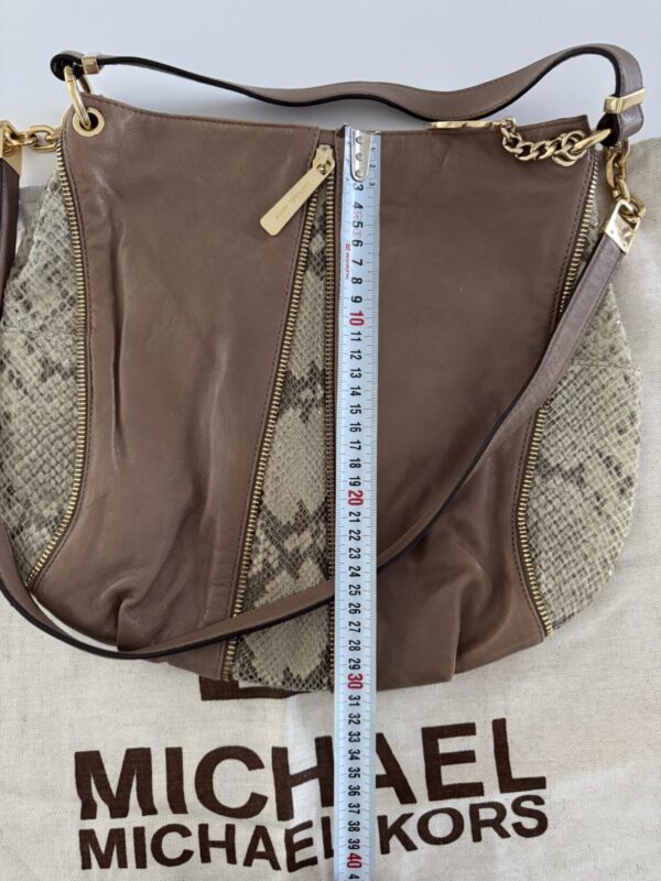 ⁦תיק כתף Michael Kors Sand Python Leather Shoulder Bag⁩ – תמונה ⁦3⁩