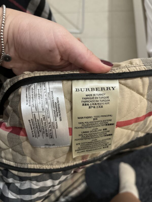 ⁦מעיל טרנץ' ורוח Burberry⁩ – תמונה ⁦3⁩