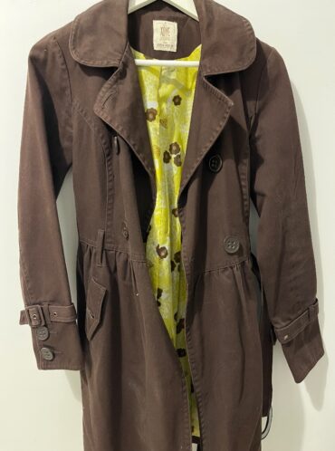 מעיל מעיל טרנץ' ורוח Pull&Bear