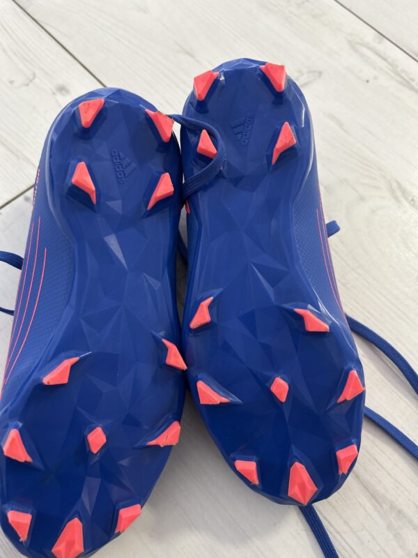 ⁦נעלי ספורט Adidas⁩ – תמונה ⁦2⁩