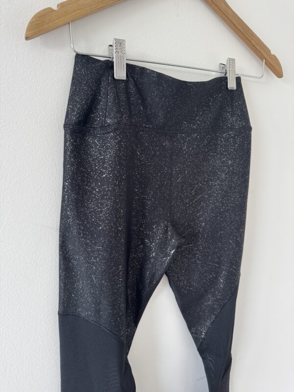⁦טייץ Nike Silver Details⁩ – תמונה ⁦4⁩