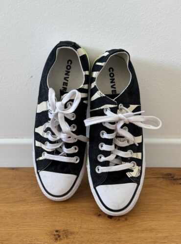 סניקרס Converse