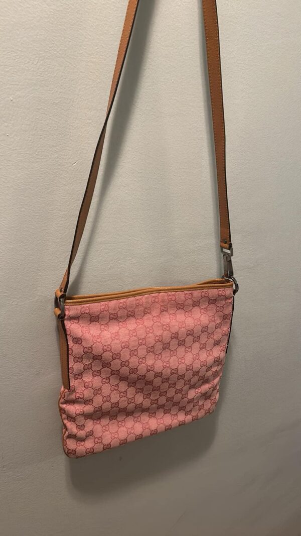 ⁦תיק צד Gucci Pink Crossbody Bag⁩ – תמונה ⁦2⁩