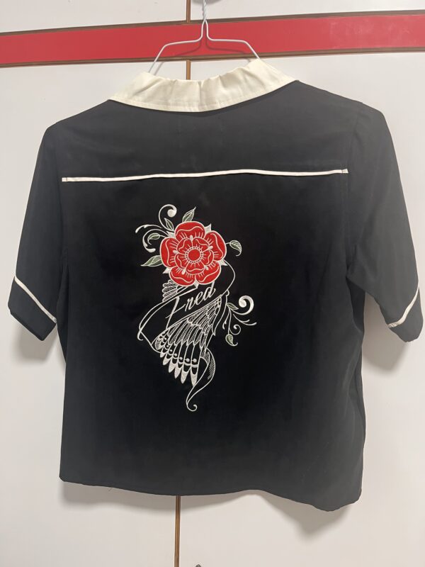 ⁦חולצה קצרה Fred Perry איימי ויינהאוס⁩ – תמונה ⁦3⁩