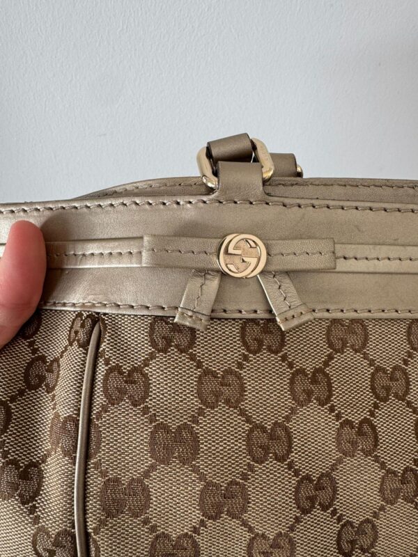 ⁦תיק כתף Gucci Beige Monogram Canvas & Leather⁩ – תמונה ⁦5⁩