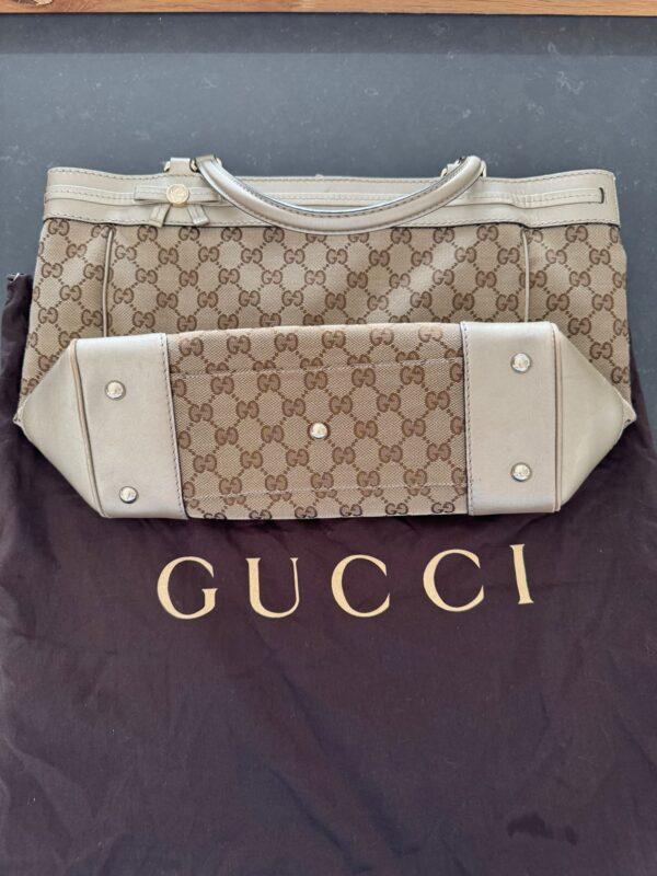 ⁦תיק כתף Gucci Beige Monogram Canvas & Leather⁩ – תמונה ⁦2⁩