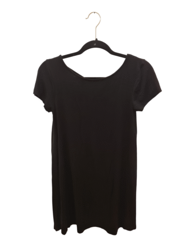 שמלת מיני עם פתח בגב Pull&Bear