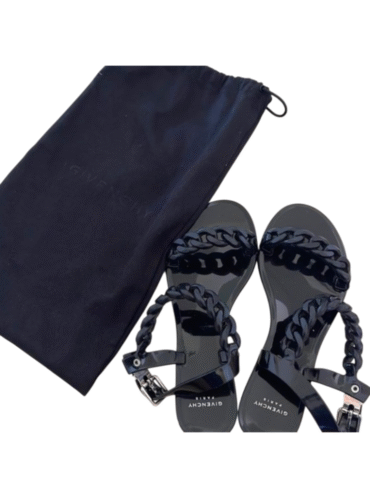 סנדלי גומי של GIVENCHY