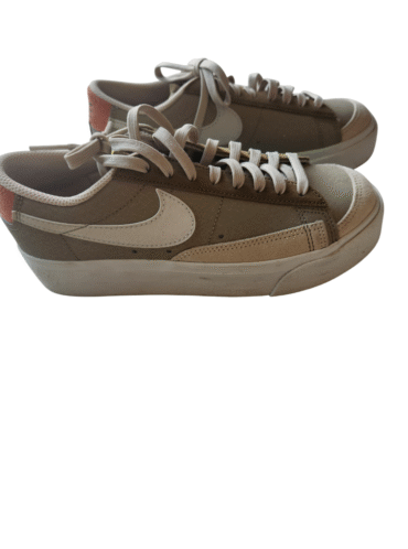 נעלי ספורט Nike
