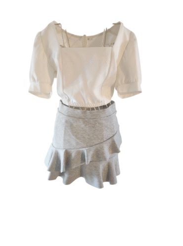 וחולצה לבנה Zara חצאיות