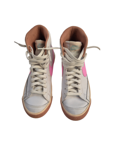 נעלי ספורט סניקרס Nike