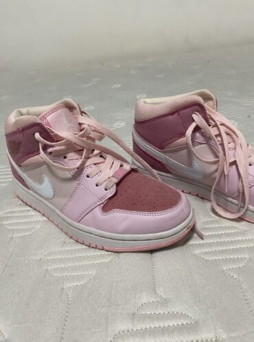 נעלי ספורט Nike