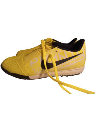 נעלי כדורגל Nike