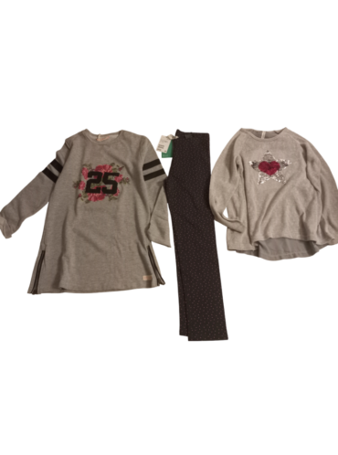 טייץ, חולצת סריג ושמלה