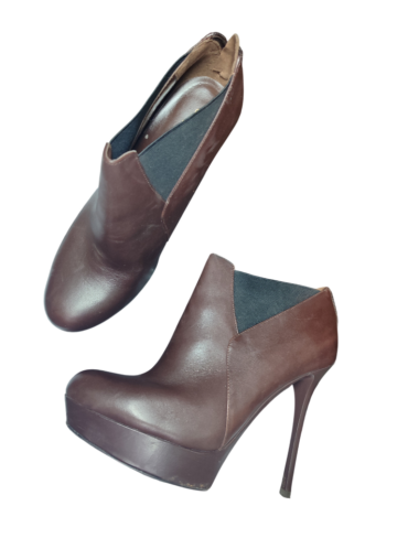 מגפיים נעלי עקב Charles and keith