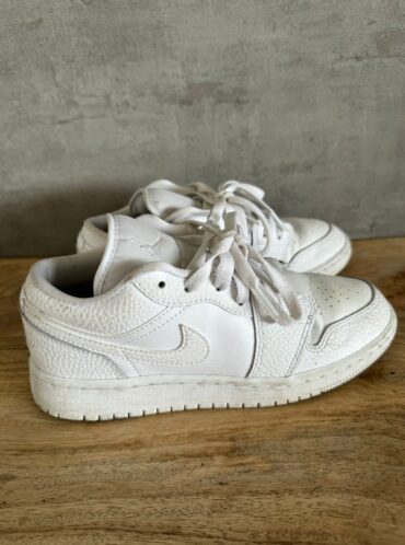 Jordan 1 Low white